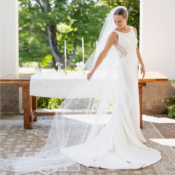 Berta Glimmer Tulle Circle Cathedral Veil - Picture 4 of 7